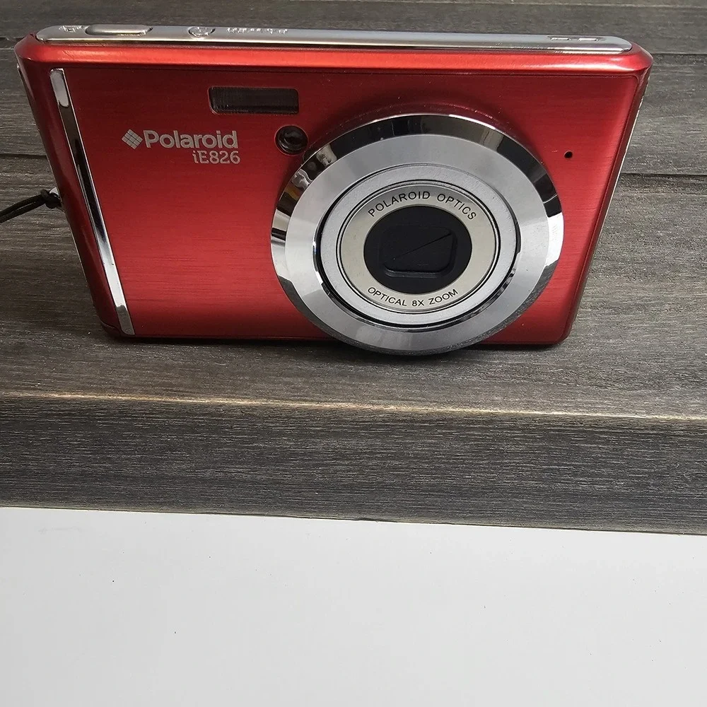 Polaroid‎ iE826 18.0MP 8x Zoom Compact Digital Camera With Battery For Parts